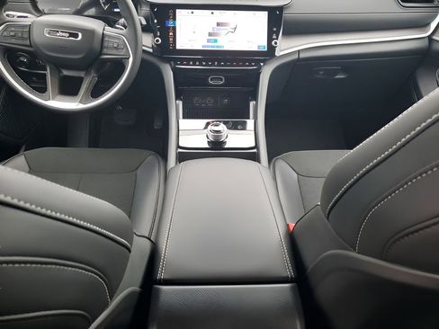 New 2026 Jeep Grand Cherokee Altitude image 22