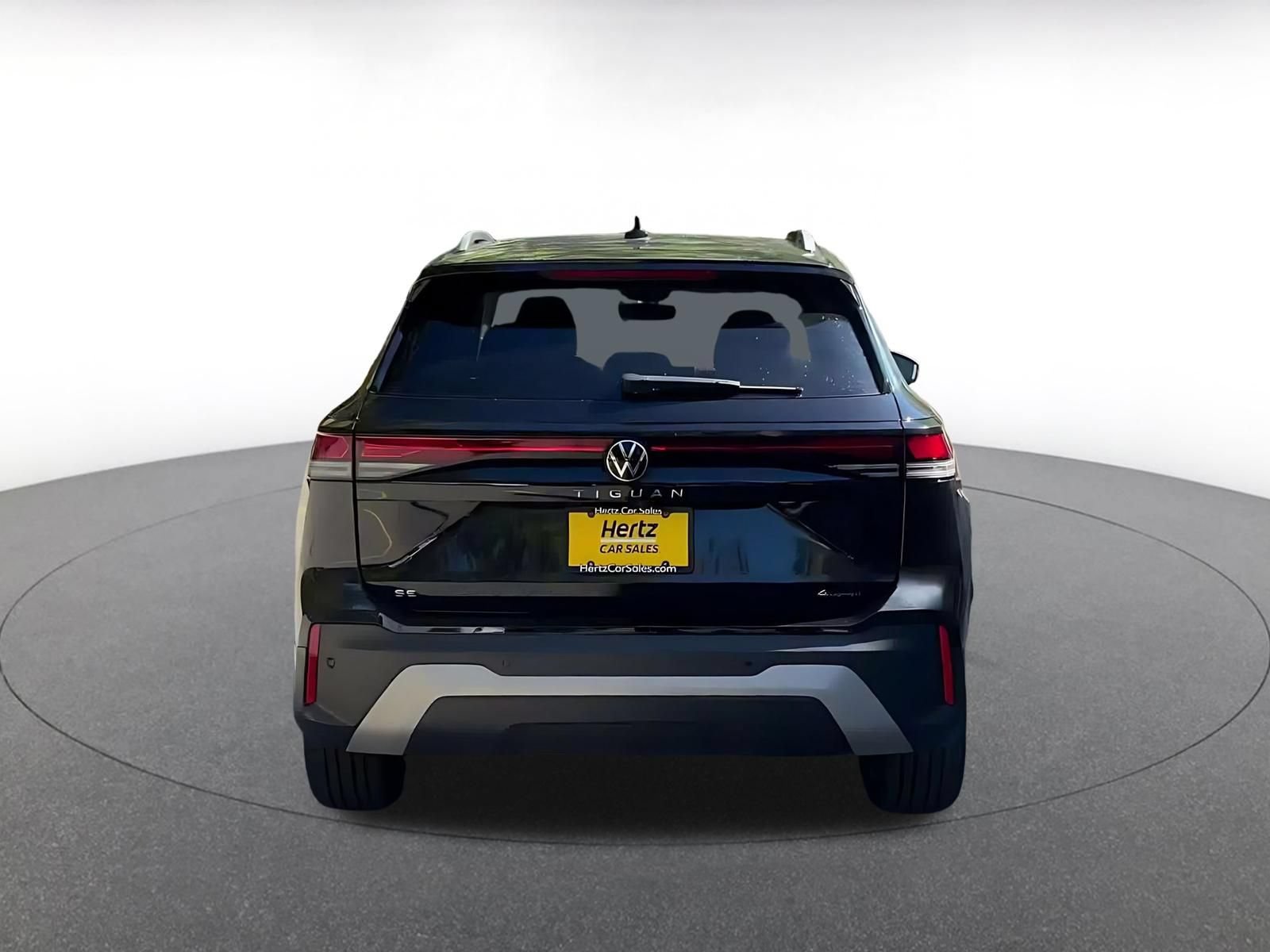 Used 2026 Volkswagen Tiguan SE AWD/4WD image 12