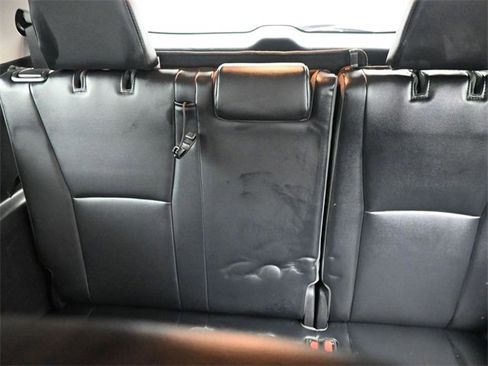 Used 2022 Toyota Highlander XLE image 14