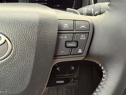 Used 2026 Toyota Camry SE FWD image 19