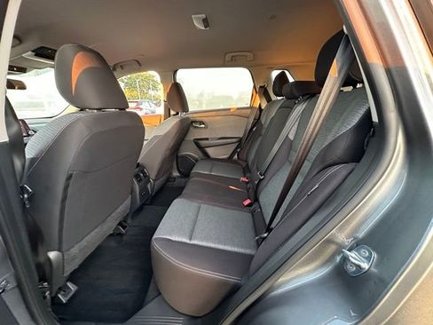 Used 2023 Nissan Rogue SV image 24