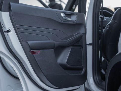 New 2026 Ford Escape SE w/ Class II Trailer Tow Package image 45