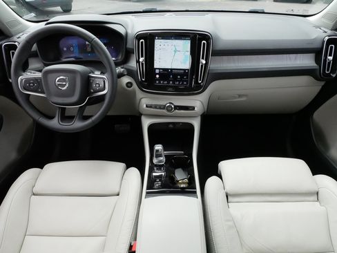 Used 2023 Volvo XC40 B5 Plus w/ Driver Assist Package AWD/4WD image 10