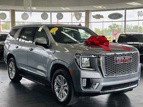 Used 2024 GMC Yukon SLT w/ SLT Luxury Package AWD/4WD image 1