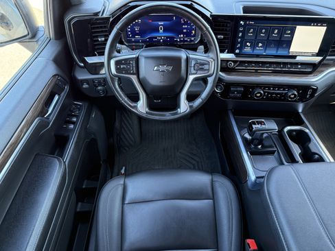 Used 2024 Chevrolet Silverado 1500 LT Trail Boss w/ LT Trail Boss Premium Package AWD/4WD image 19