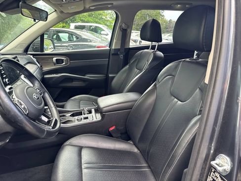 Used 2021 Kia Sorento EX w/ Panoramic Sunroof Package AWD/4WD image 10