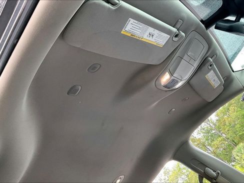 Used 2023 Chrysler Pacifica Touring-L FWD image 25