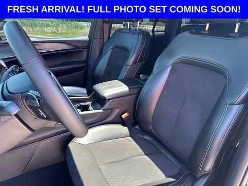 Used 2024 Jeep Grand Cherokee Altitude AWD/4WD image 11