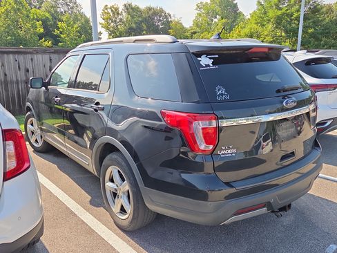Used 2019 Ford Explorer XLT w/ Equipment Group 202A FWD image 5