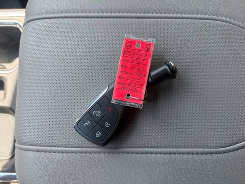 Used 2023 Chevrolet Silverado 1500 LTZ AWD/4WD image 37