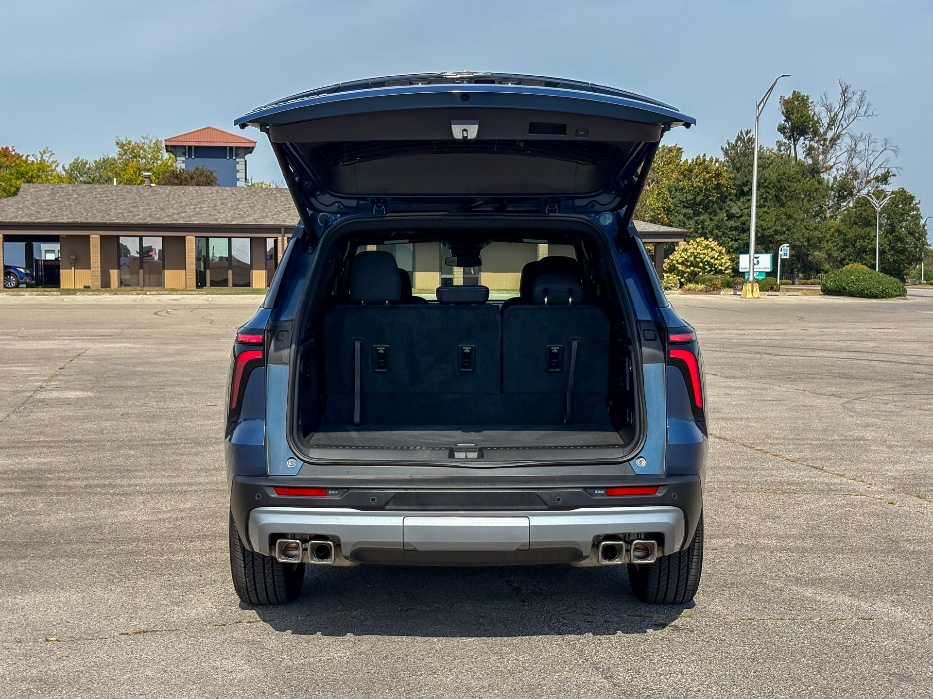 Used 2026 Chevrolet Traverse LT FWD image 26