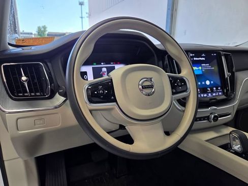 Used 2025 Volvo XC60 B5 Plus w/ Climate Package AWD/4WD image 9
