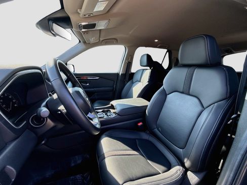 Used 2025 Honda Pilot EX-L image 11