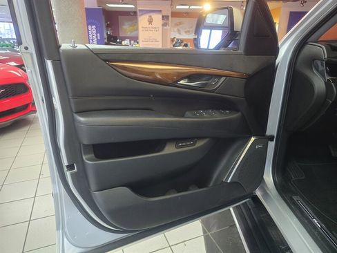 Used 2017 Cadillac Escalade ESV Premium Luxury image 7