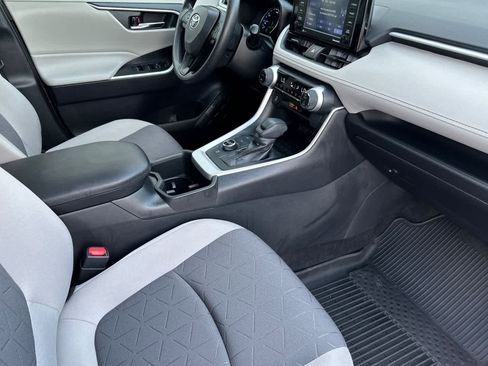 Certified 2022 Toyota RAV4 XLE w/ Convenience Package image 17