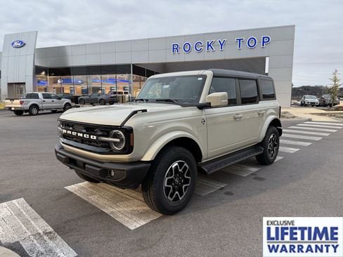 New 2025 Ford Bronco Outer Banks image 1