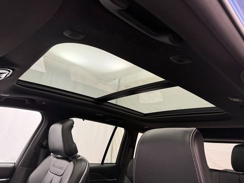 Used 2022 Jeep Grand Cherokee Overland w/ Luxury Tech Group IV image 7