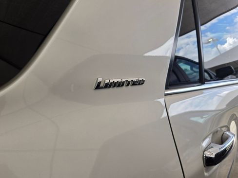 Used 2021 Toyota 4Runner Limited AWD/4WD image 9