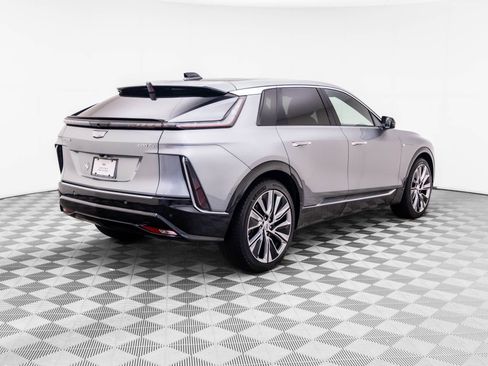 Certified 2025 Cadillac Lyriq Luxury w/ LPO, Floor Liner Package AWD/4WD image 5