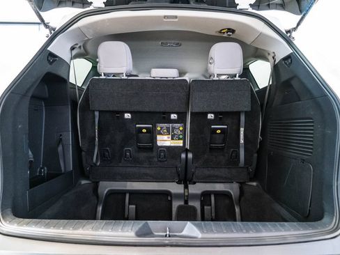 Certified 2025 Toyota Sienna LE FWD image 36