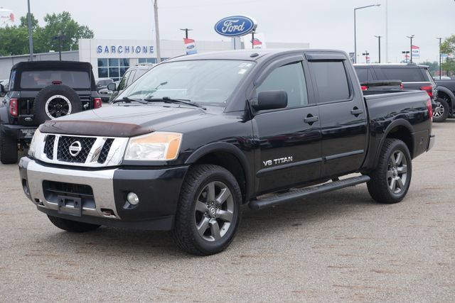 Used 2015 Nissan Titan SV w/ SV Value Truck Package AWD/4WD image 7