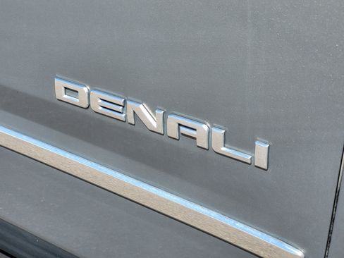 Used 2018 GMC Yukon Denali AWD/4WD image 9
