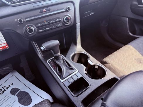 Used 2020 Kia Sportage LX image 32