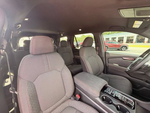 Used 2025 Honda Pilot Sport image 31