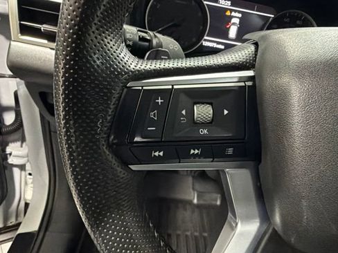 Used 2024 Mitsubishi Outlander SE FWD image 16