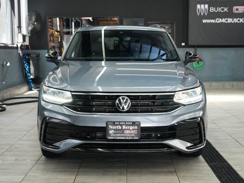 Used 2024 Volkswagen Tiguan SE R-Line FWD image 2