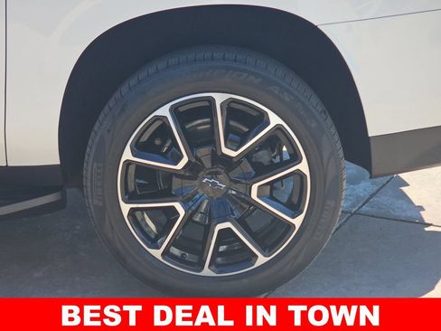Used 2021 Chevrolet Suburban RST AWD/4WD image 38
