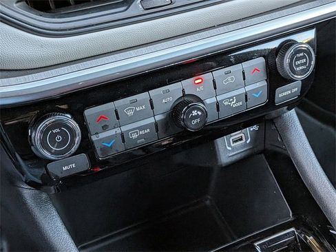 Used 2024 Jeep Compass Limited image 21