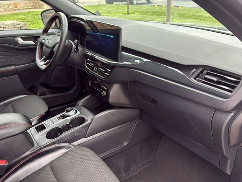 Used 2024 Ford Escape ST-Line w/ Tech Pack #1 FWD image 12