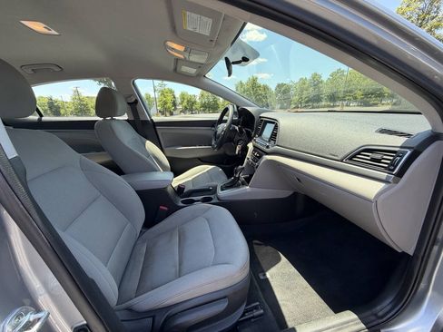 Used 2017 Hyundai Elantra SE FWD image 15