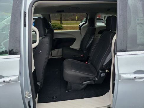Used 2023 Chrysler Voyager LX FWD image 18