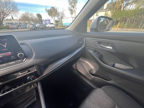 Used 2025 Nissan Rogue SV image 37