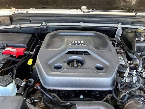 Used 2020 Jeep Wrangler Unlimited Sahara image 34