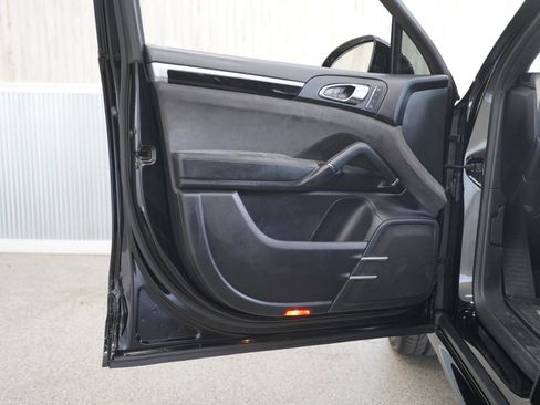 Used 2016 Porsche Cayenne GTS AWD/4WD image 28