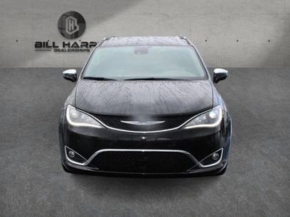 Used 2019 Chrysler Pacifica Limited w/ Tire & Wheel Group