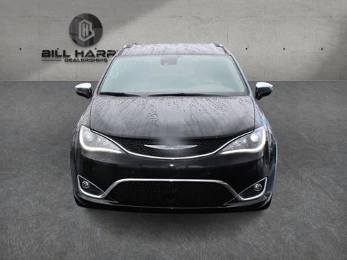 Used 2019 Chrysler Pacifica Limited w/ Tire & Wheel Group FWD image 1