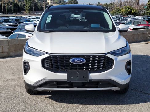 New 2024 Ford Escape SE w/ PHEV Premium Package FWD image 2
