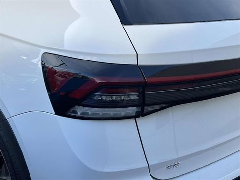 Used 2025 Volkswagen Taos SE image 11