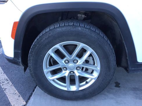 Used 2023 Jeep Grand Cherokee L Laredo image 31