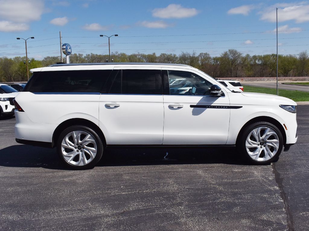 Used 2025 Lincoln Navigator L Black Label AWD/4WD image 14