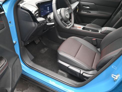 Certified 2025 Nissan Kicks SR image 12