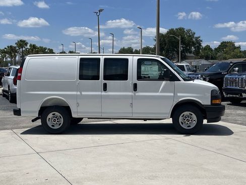 New 2026 GMC Savana 2500 RWD image 3