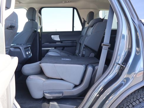 Used 2025 Ford Expedition Active image 30