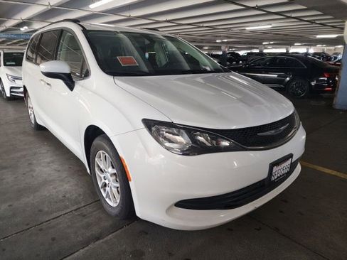Used 2020 Chrysler Voyager Lxi FWD image 1