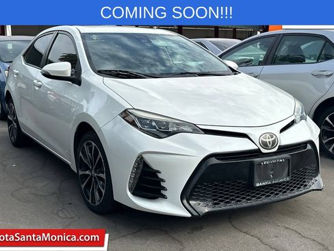 Used 2017 Toyota Corolla SE w/ SE Premium Package FWD image 1