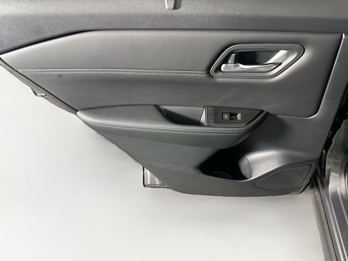 Used 2024 Nissan Rogue SV w/ SV Premium Package image 26